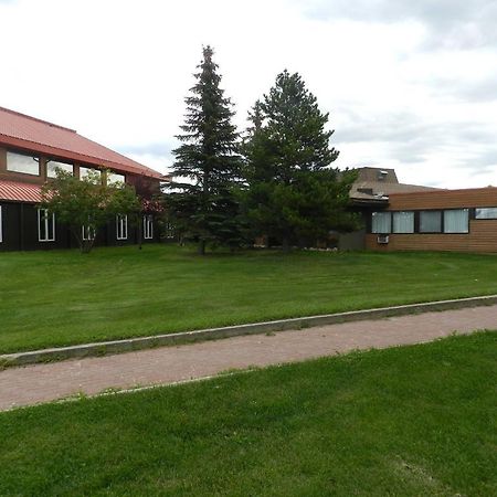 Slave Lake Inn And Conference Centre Exterior photo